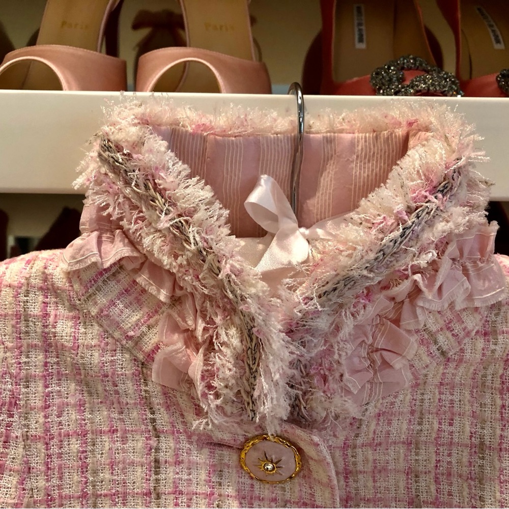 Chanel Runway Pink Jacket w/Embellishments, Pink & Gold Custom Buttons Size 40 - Picture 5 of 13